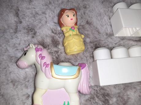 Megabloks bella, koník, 