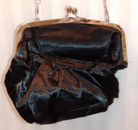 Dámska čierna večerná kabelka ruža, 15 x 18 x 4 cm, 