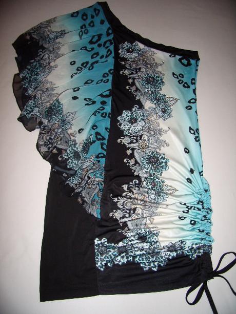 Letné asymetrické šaty cez jedno rameno, s