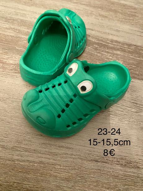 Crocs, 23