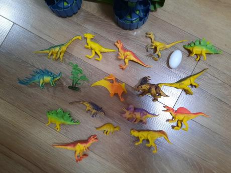 Veľké auto s dinosaurami, 