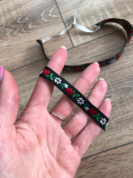 Čelenka a prívesok na ruku,