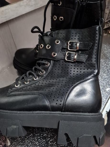 Čierne topánky, 41