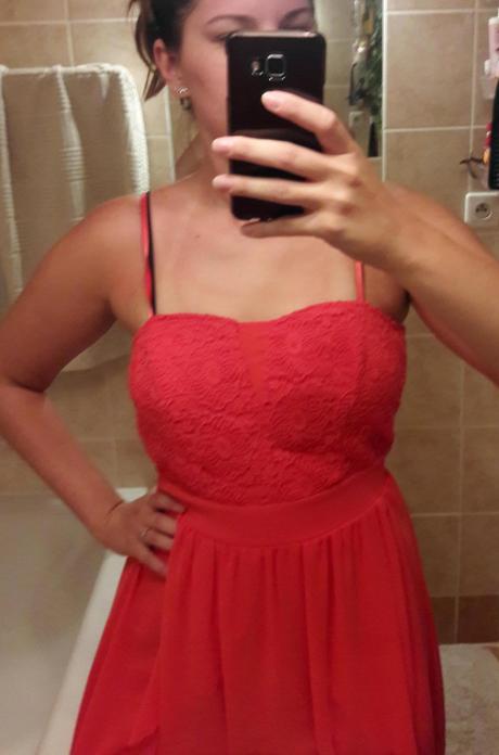 Červené šaty rinascimento, l