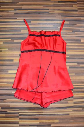 Saténové pyžamo, 36