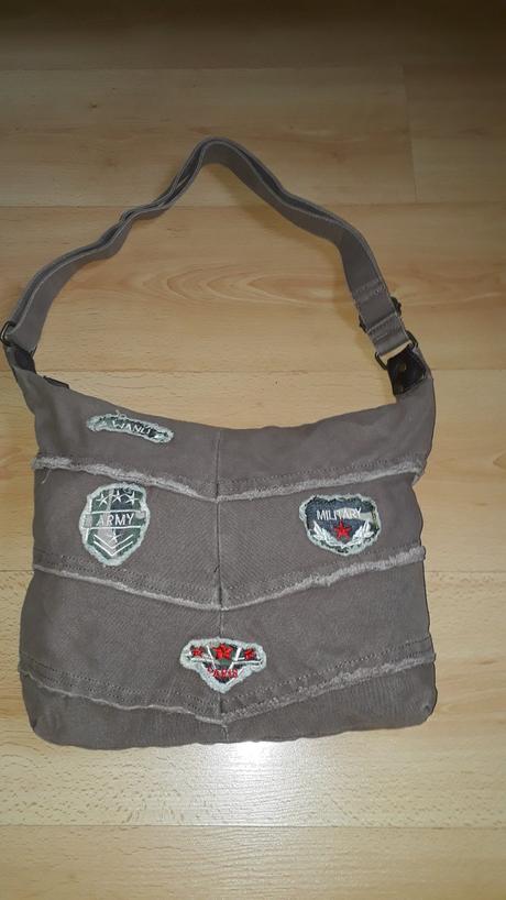 Military kabelka,