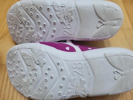 Sándalky, ren but,28