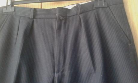 Starší čierny prúžkovaný oblek, xl