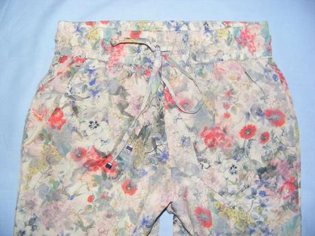 Kvietkavé nohavice zn. zara, zara,xs