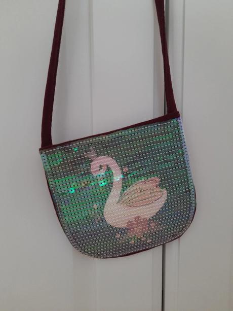 Rozkosne tricko s labutou a kabelkou, c&a,128