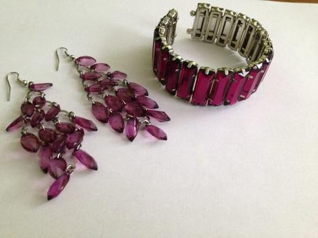 Fialové spoloč.šaty+náušnice a náramok ako darček, 36