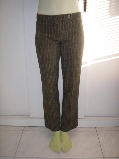 Tmavohnedé nohavice, l