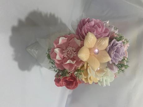 Mydlova kytica vo váze z mušle, 