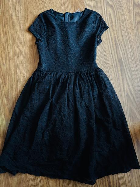 Čipkované šaty, 140