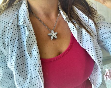 Náhrdelník s kvetom, 