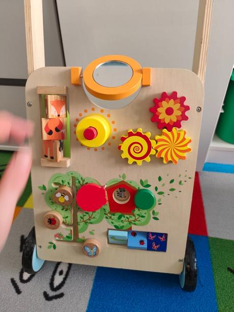 Drevené interaktívne chodítko, 