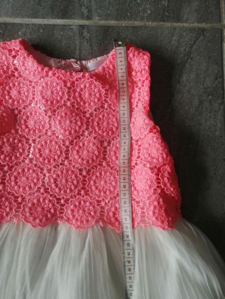 Sviatočné nežné dievčenské šaty v116, 6-8r., 116