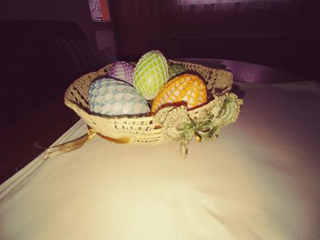 Hackovany košík decka vajíčka., 