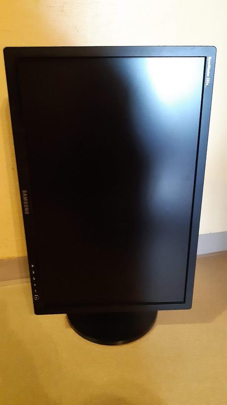 Predám lcd monitor samsung 245b funkčný., 