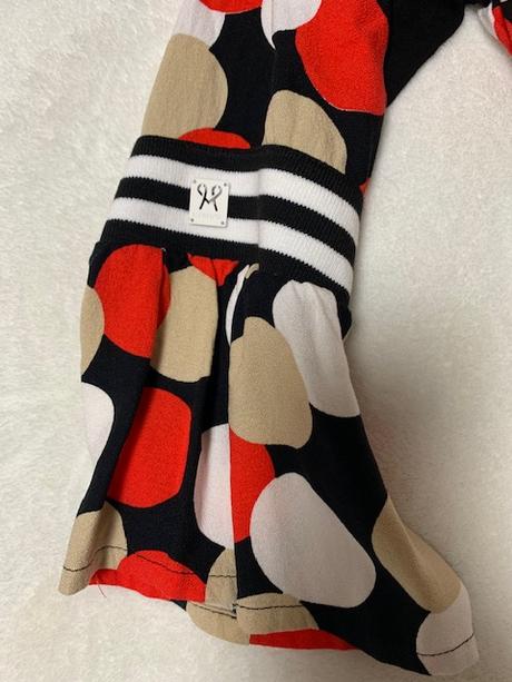 Krásne šaty s tylom a guličkami zn. magenta, l / m