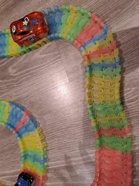 Autodráha + 3 svietiace autíčka, 