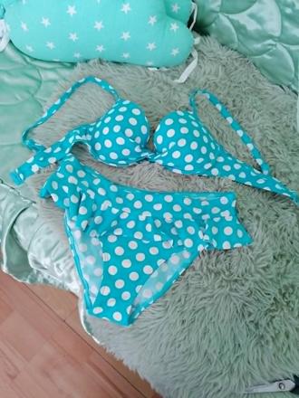 Bikiny s volánom, 40