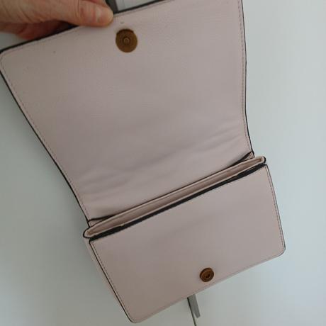 Guess pudrovo-ružová crossbody, guess