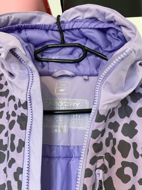 Lyziarska vetrovka, 152