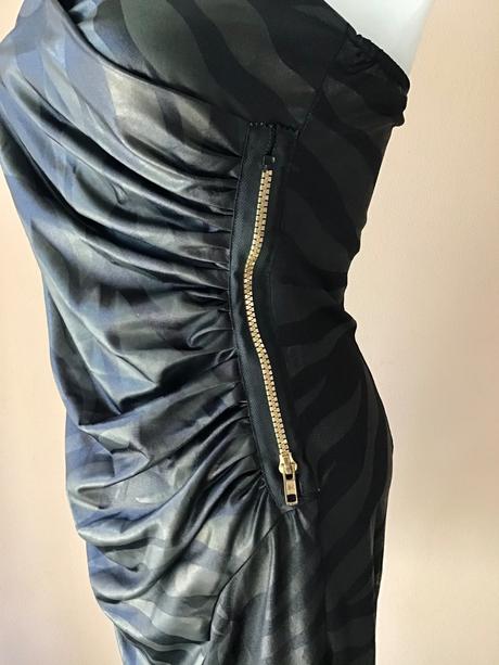 Krásne saty so zlatym zipsom/103, m