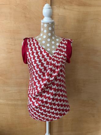 Penny black červený vzorovavý top, s