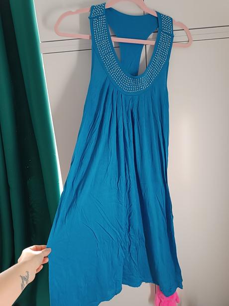 Šaty s kamienkami, m