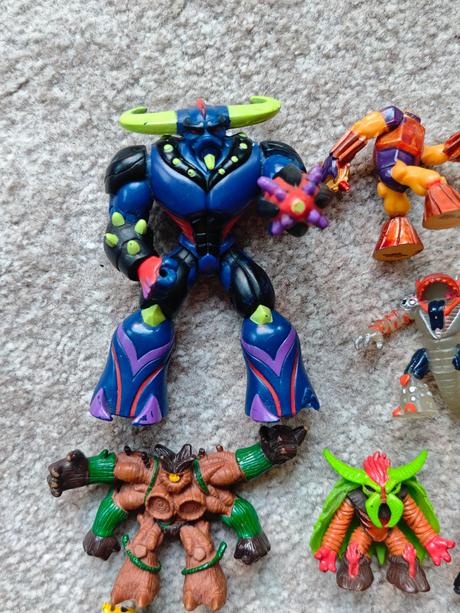 Gormiti 13 figuriek,