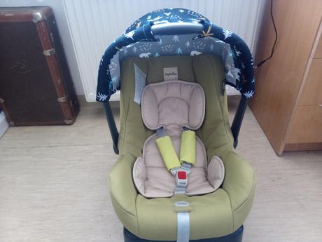 Strieška na autosedačku čierna, 