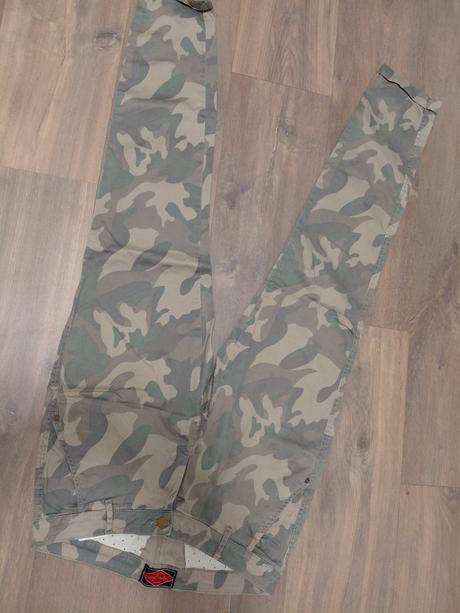 Maskacove nohavice retro jeans, 28