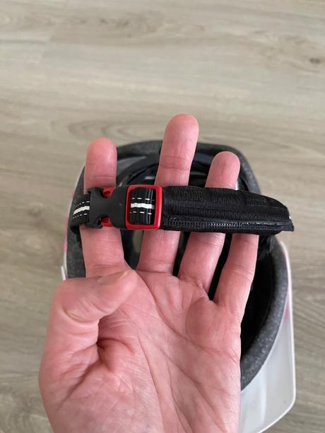 Prilba na bicykel, s