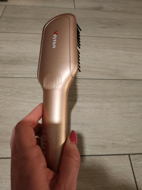 Žehliaca kefa na vlasy, 