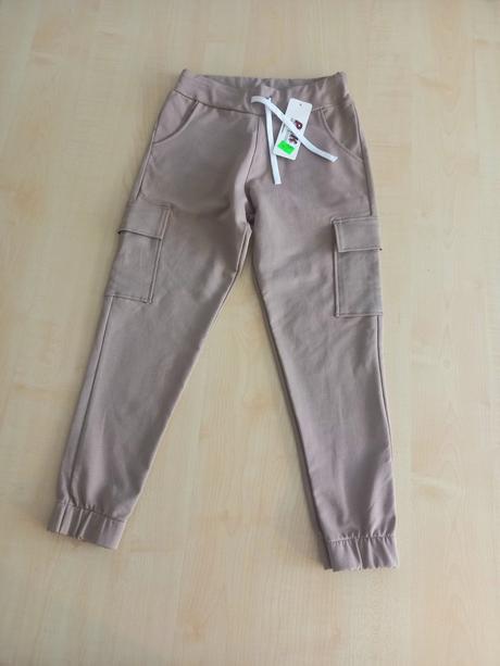 Dievčenské nohavice, 134