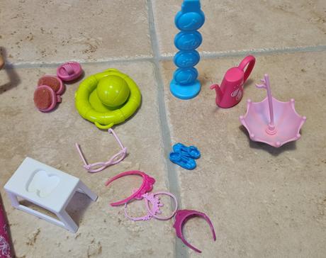 Pekný stav - výbava barbie,