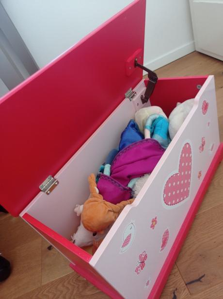 Drevená truhlička dievčenská,