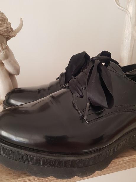 Damske  cierne poltopanky na snurovanie, 40