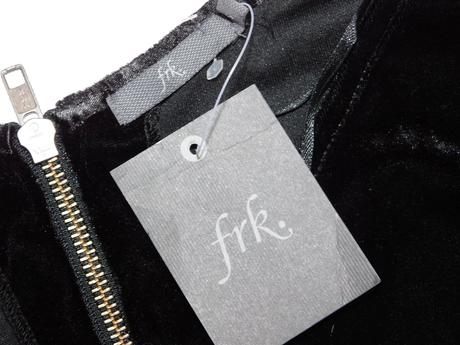 Trendy zamatove šaty, 38