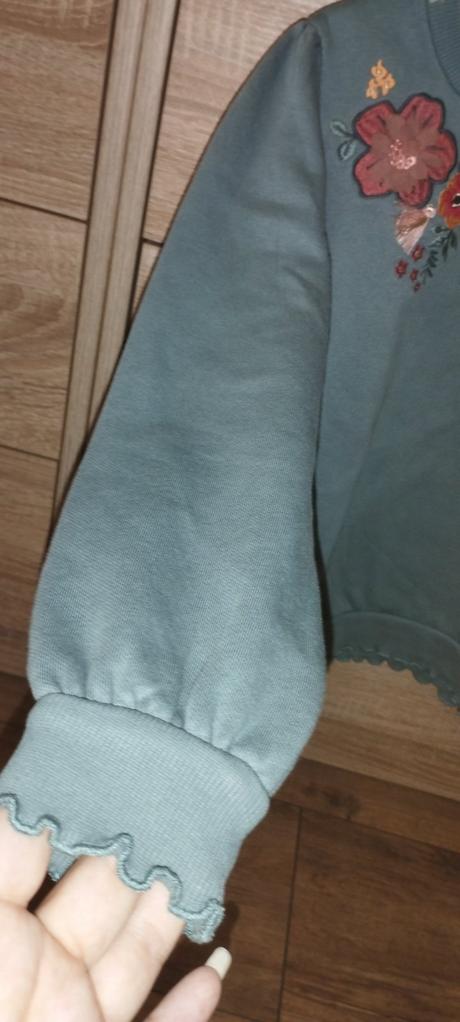 Nádherná mikina, c&a,122