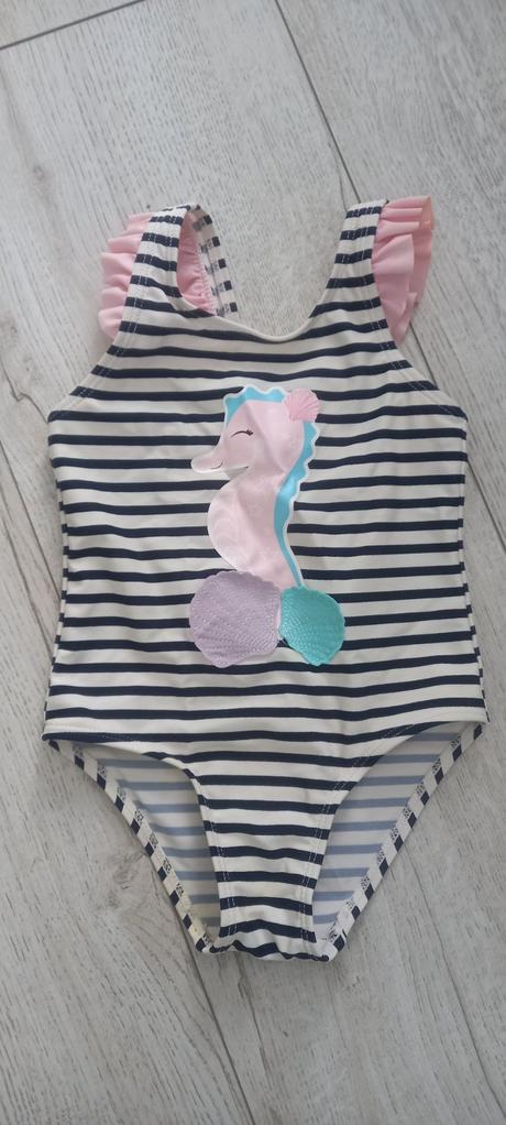 Plavky pre dievčatko, 104