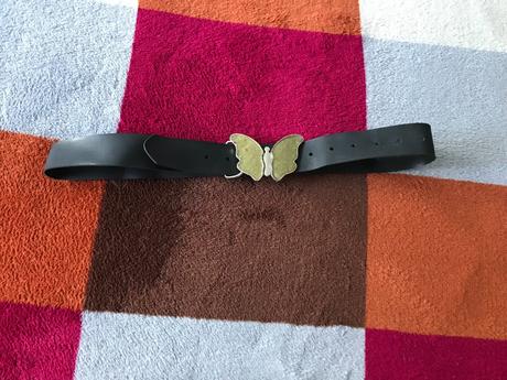 Opasok kozenkovy s motylikom, dlzka cca 101 cm,,