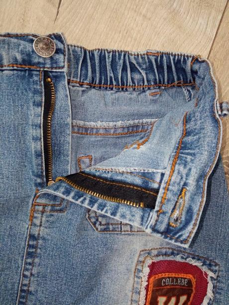 Dievčenská rifľová sukňa s nášivkami,6 r., 116