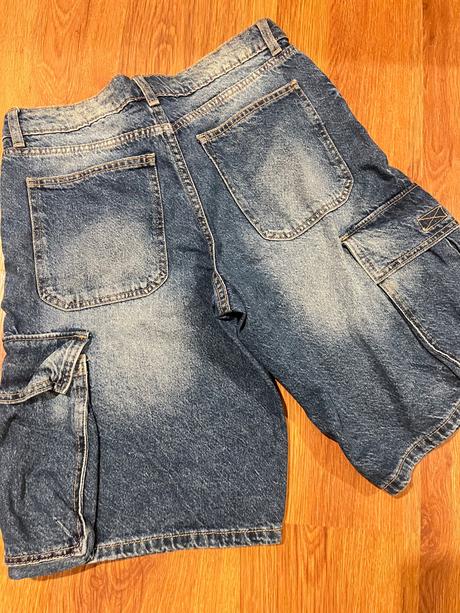 Rifľové kraťasy, bershka,34