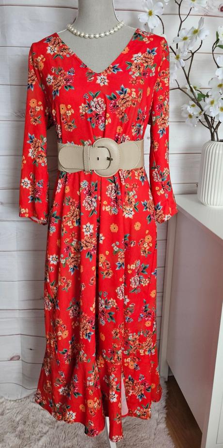 Krásne zaujímavé šaty, 44