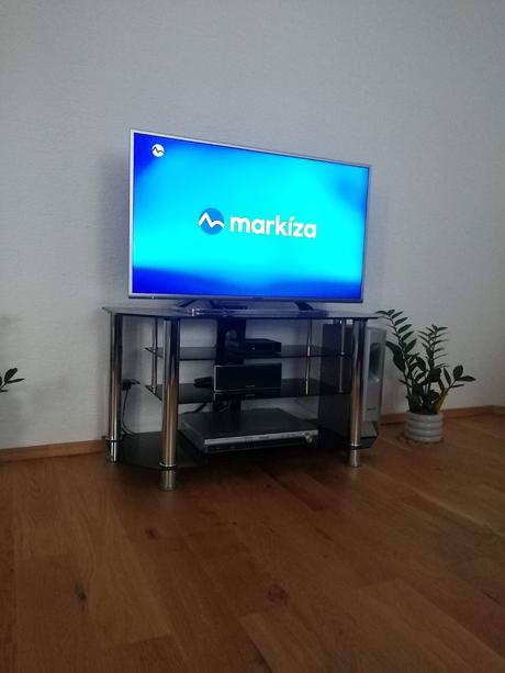 Moderný televízny stolík, 