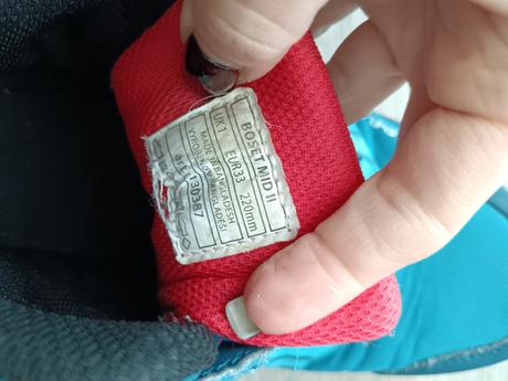 Nepremokavé topánky, 33