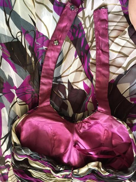 Spolocenske saty riasene s trblietkami, s